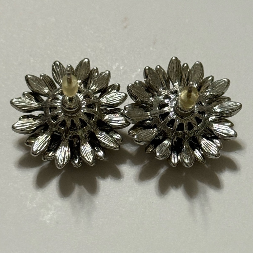Sterling Silver 925 Elegant Floral Stud Earrings - Picture 5 of 12